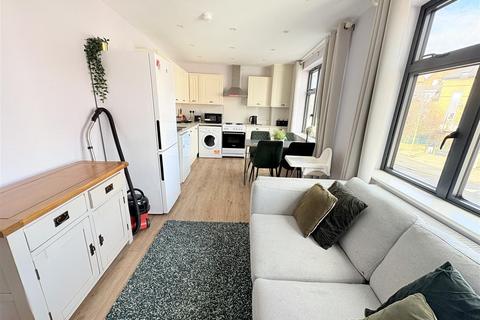 3 bedroom apartment to rent, Dudden Hill Lane, London, NW10
