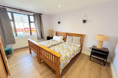 3 bedroom apartment to rent, Dudden Hill Lane, London, NW10