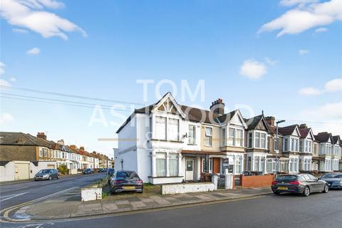 3 bedroom end of terrace house for sale, Salisbury Avenue, Barking, IG11