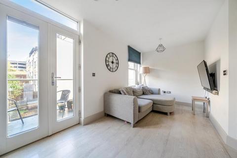 2 bedroom flat for sale, High Wycombe,  Train station,  Buckinghamshire,  HP11