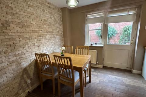 undefined, Dingle Gardens, London, E14