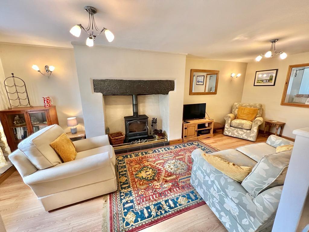 J VQm M65o4 U6wpd DWP0x EAQ.jpg