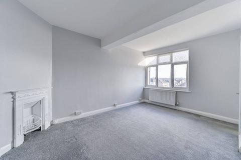 3 bedroom flat to rent, London Road, Sutton, SM3