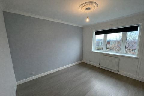 3 bedroom semi-detached house to rent, Greenfield Crescent, Swansea