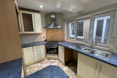 3 bedroom semi-detached house to rent, Greenfield Crescent, Swansea