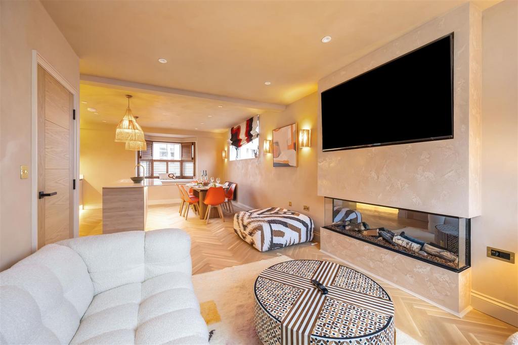 7 D Queen Sq Lounge 3.jpeg