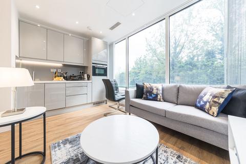 Studio to rent, West Gate, London W5