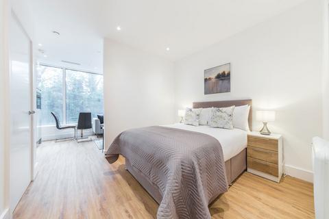 Studio to rent, West Gate, London W5