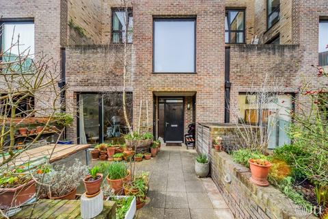 2 bedroom terraced house for sale, Potters Row, London, E20