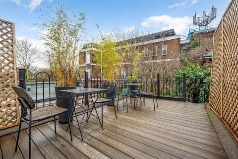 4 bedroom terraced house for sale, Parchment Street, Winchester
