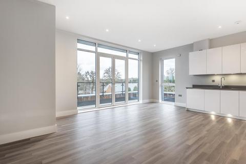 2 bedroom apartment to rent, Eastbury Avenue, Northwood HA6