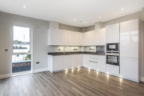 2 bedroom apartment to rent, Eastbury Avenue, Northwood HA6