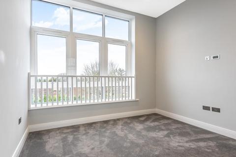 2 bedroom apartment to rent, Eastbury Avenue, Northwood HA6