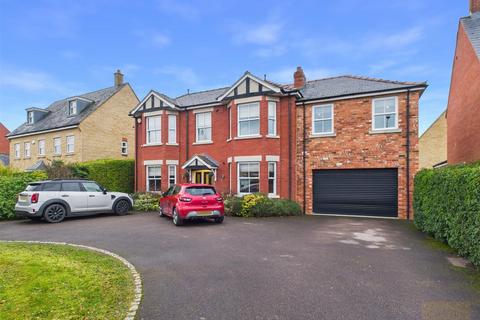 5 bedroom detached house for sale, Evesham Road, Bishops Cleeve