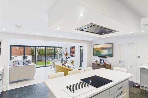 5 bedroom detached house for sale, Evesham Road, Bishops Cleeve