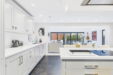 5 bedroom detached house for sale, Evesham Road, Bishops Cleeve