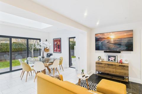 5 bedroom detached house for sale, Evesham Road, Bishops Cleeve