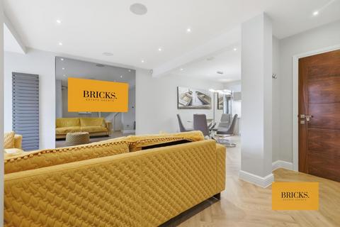 4 bedroom semi-detached house to rent, Ashfield Road, London N14