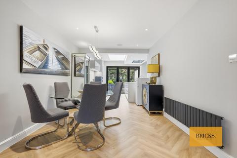 4 bedroom semi-detached house to rent, Ashfield Road, London N14