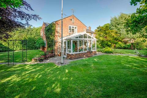 5 bedroom cottage for sale, 4 Robin Close, High Wycombe HP15
