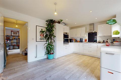 3 bedroom detached house for sale, Friesland Avenue, Milton Keynes MK8