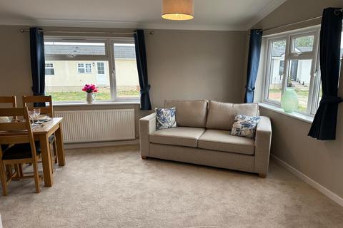 2 bedroom park home for sale, Bury St. Edmunds, Suffolk, IP28