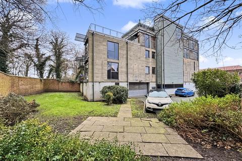 2 bedroom flat for sale, Heaton Lodge, Bury Old Road, Prestwich, M25