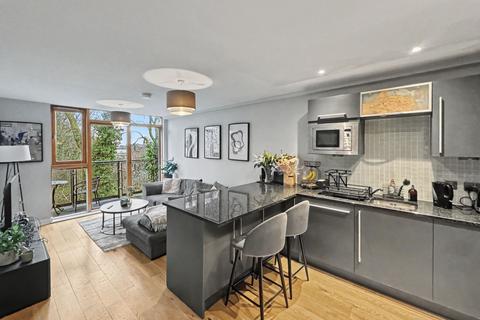 2 bedroom flat for sale, Heaton Lodge, Bury Old Road, Prestwich, M25
