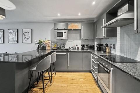 2 bedroom flat for sale, Heaton Lodge, Bury Old Road, Prestwich, M25