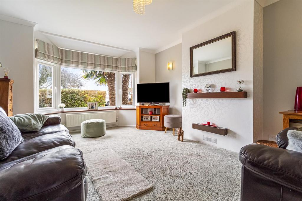 2 Meadow Close-001.JPG