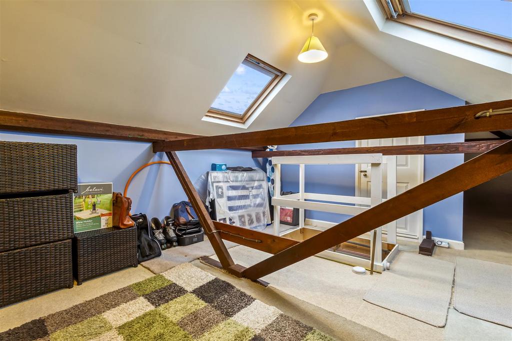 2 Meadow Close-009.JPG