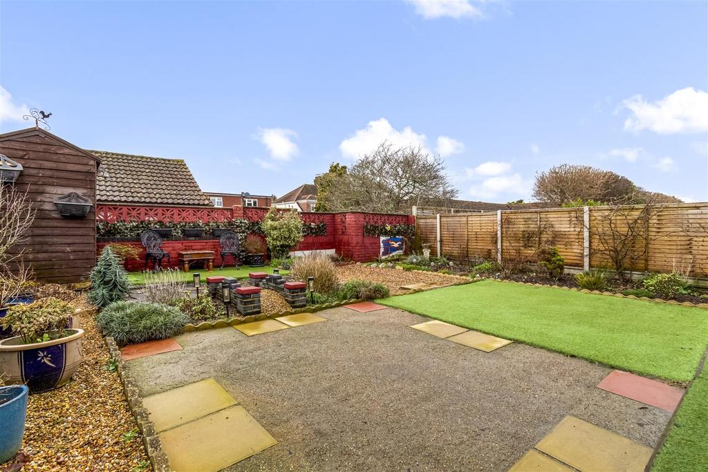 2 Meadow Close-013.JPG
