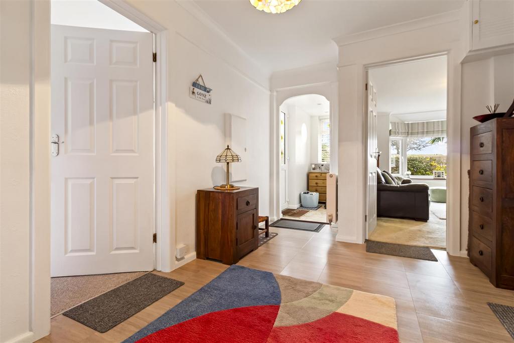 2 Meadow Close-011.JPG