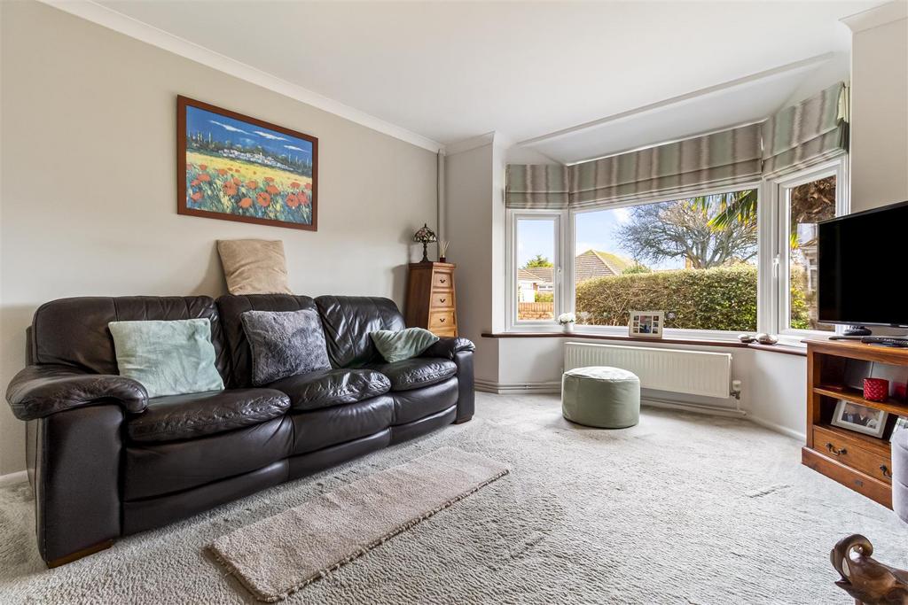 2 Meadow Close-002.JPG