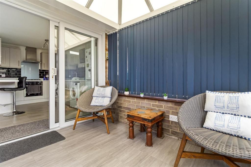 2 Meadow Close-017.JPG