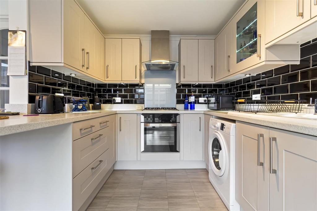 2 Meadow Close-020.JPG