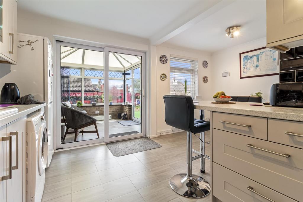2 Meadow Close-021.JPG