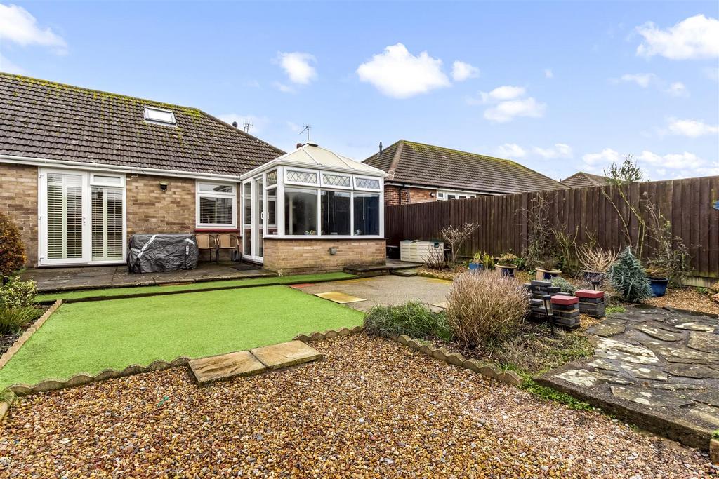 2 Meadow Close-014.JPG