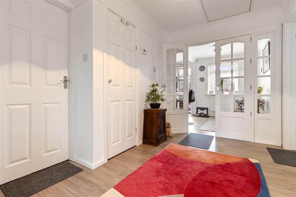 2 Meadow Close-010.JPG
