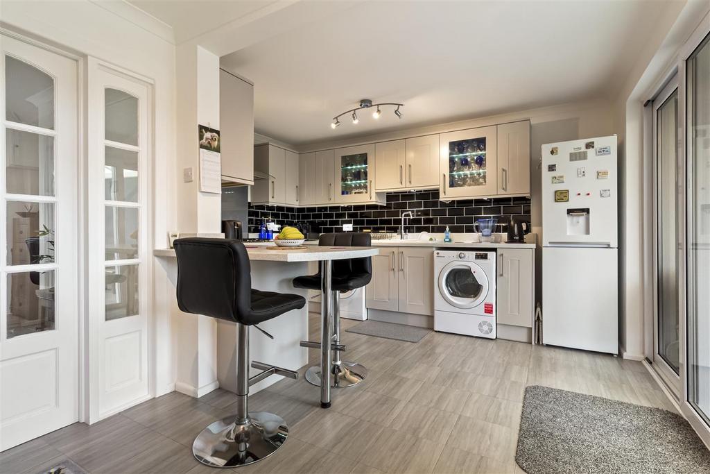 2 Meadow Close-018.JPG