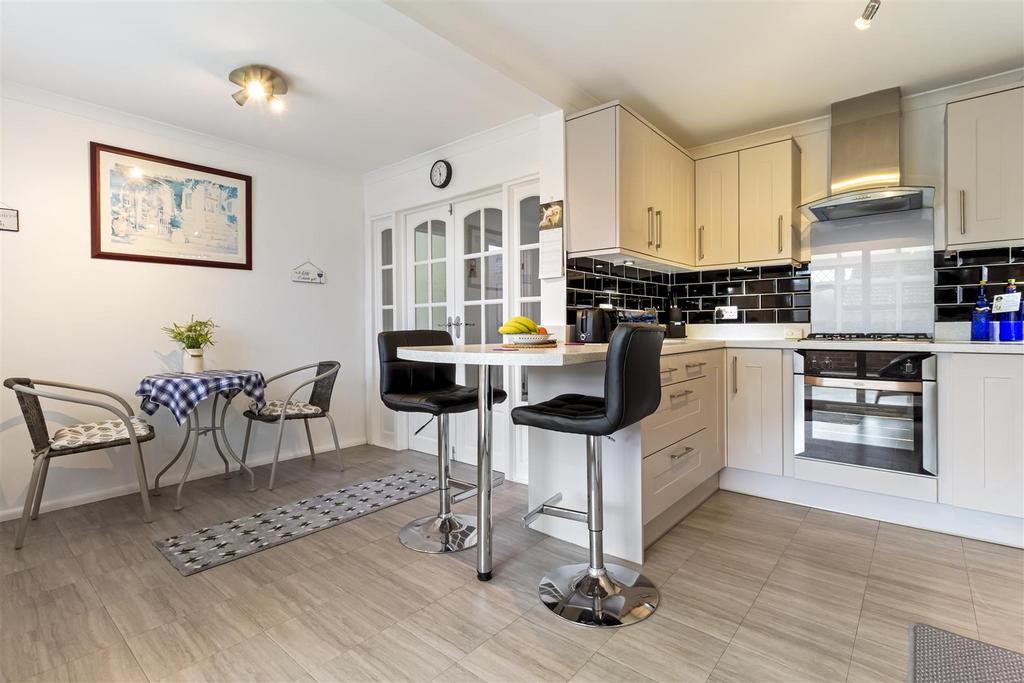 2 Meadow Close-019.JPG