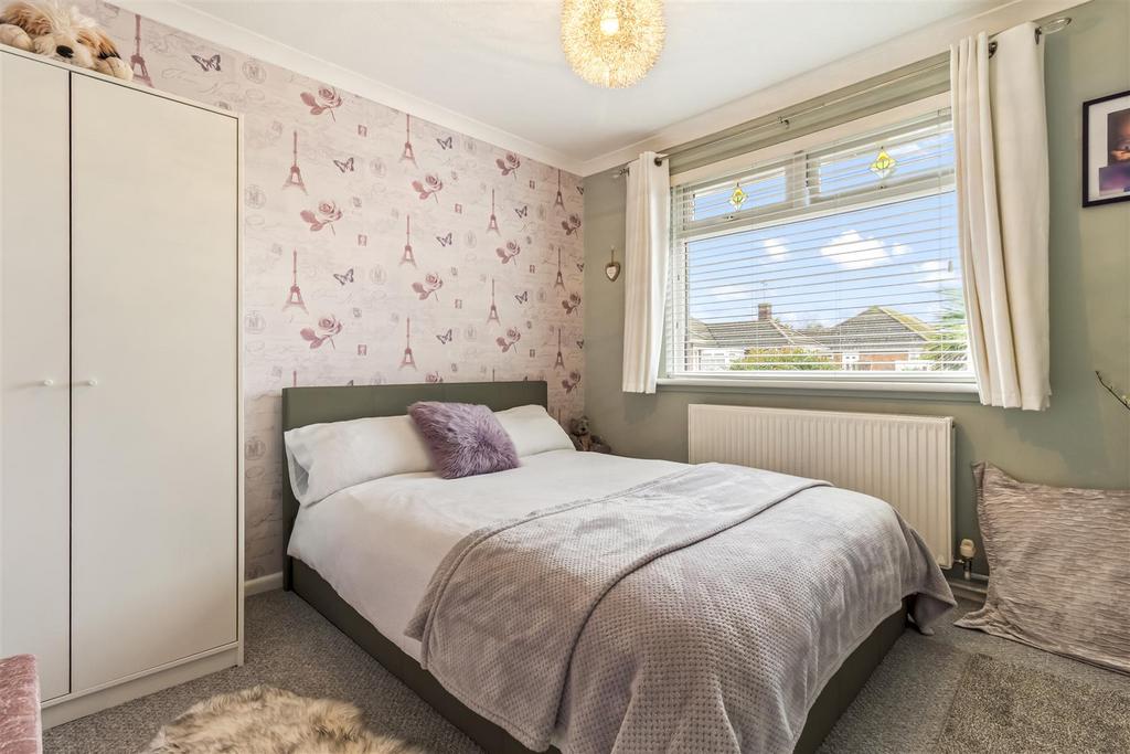 2 Meadow Close-006.JPG