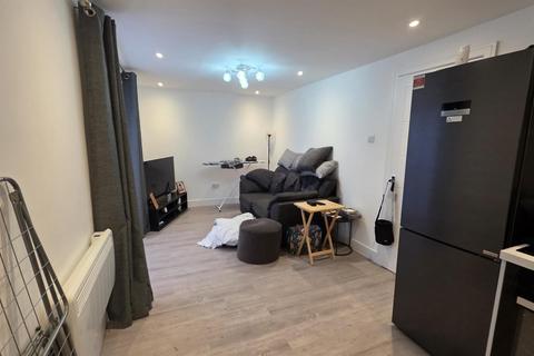 1 bedroom flat to rent, Mandeville Court, London