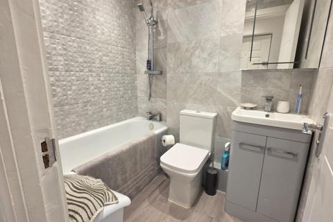 1 bedroom flat to rent, Mandeville Court, London