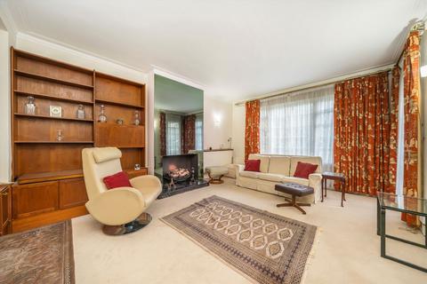 3 bedroom flat for sale, Colebrook Close, London SW15