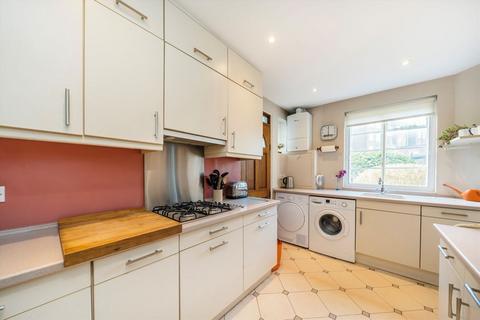 3 bedroom flat for sale, Colebrook Close, London SW15