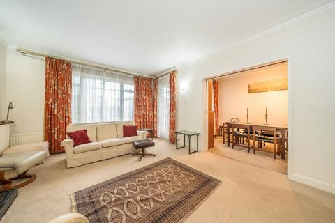 3 bedroom flat for sale, Colebrook Close, London SW15