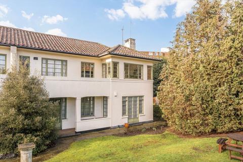 Colebrook Close, London SW15