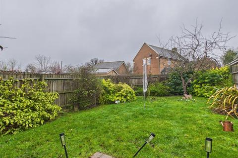 2 bedroom end of terrace house for sale, Thornton Drive, Colchester