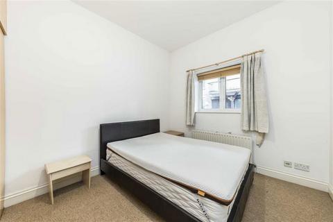 2 bedroom flat to rent, Millennium Square, London SE1